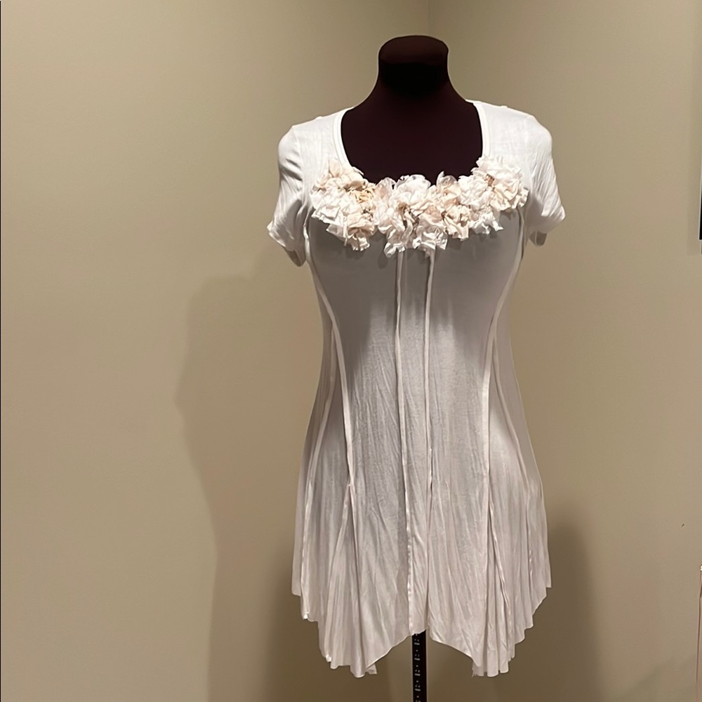 Karen Kane White Floral Embellished Tunic Top NWOT